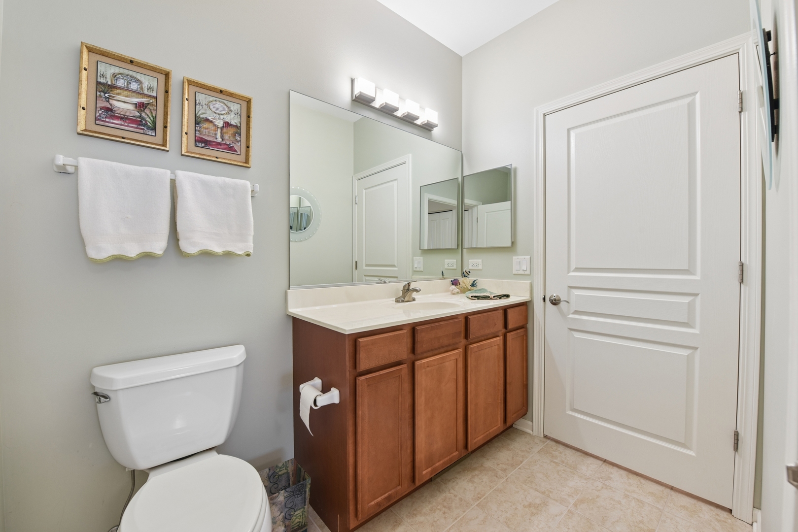 1104 Heathrow Lane Aurora IL 60502