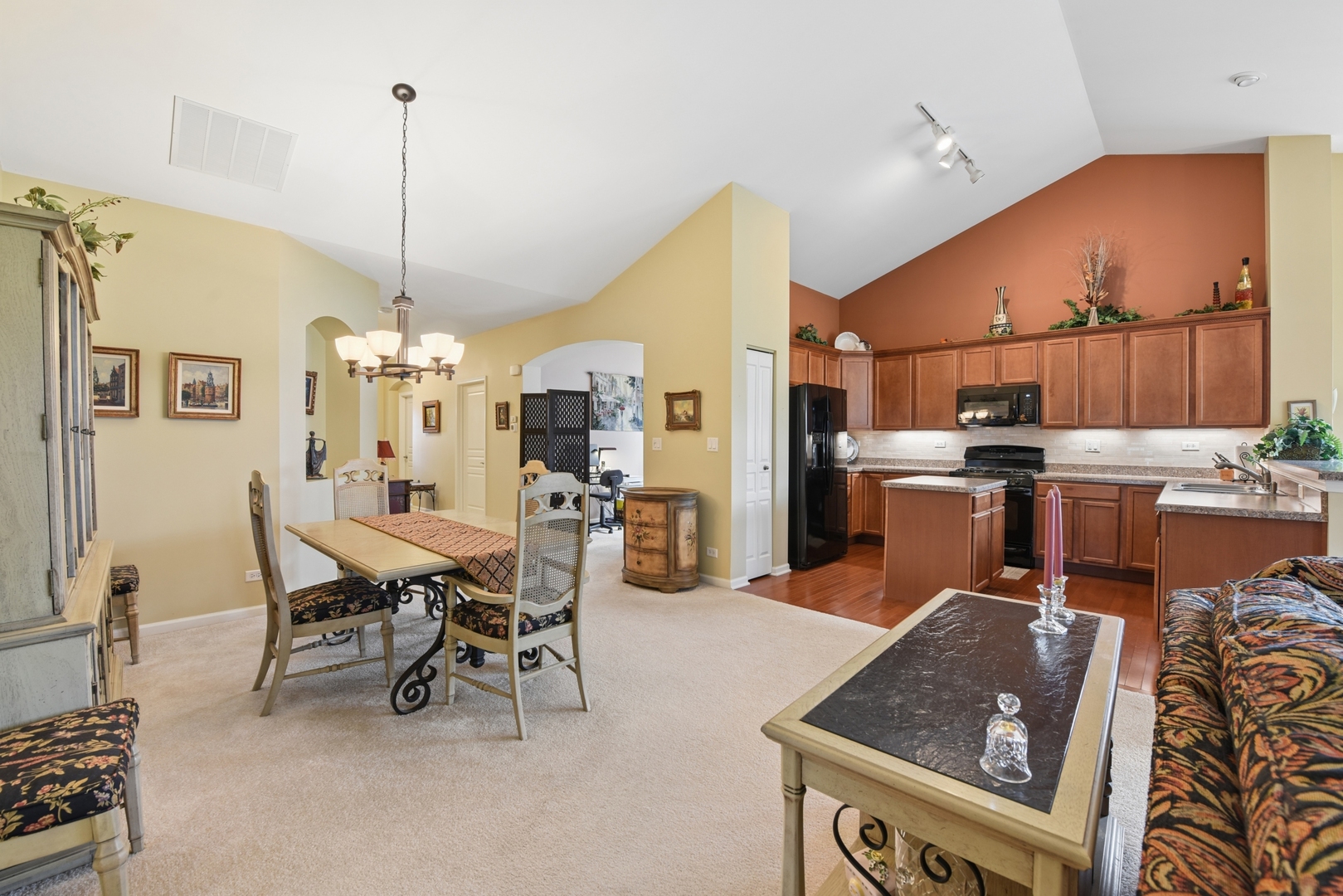 1104 Heathrow Lane Aurora IL 60502