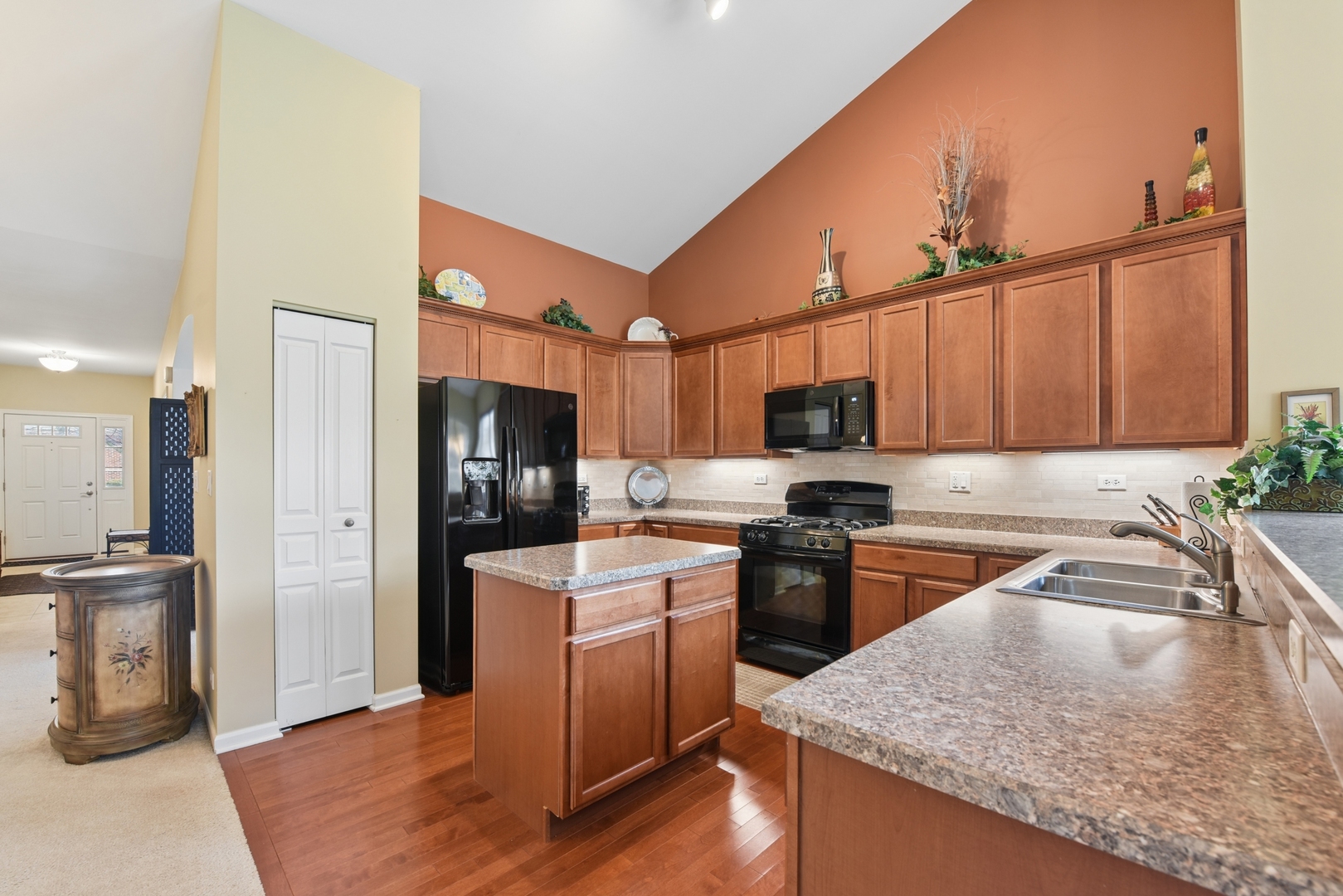 1104 Heathrow Lane Aurora IL 60502