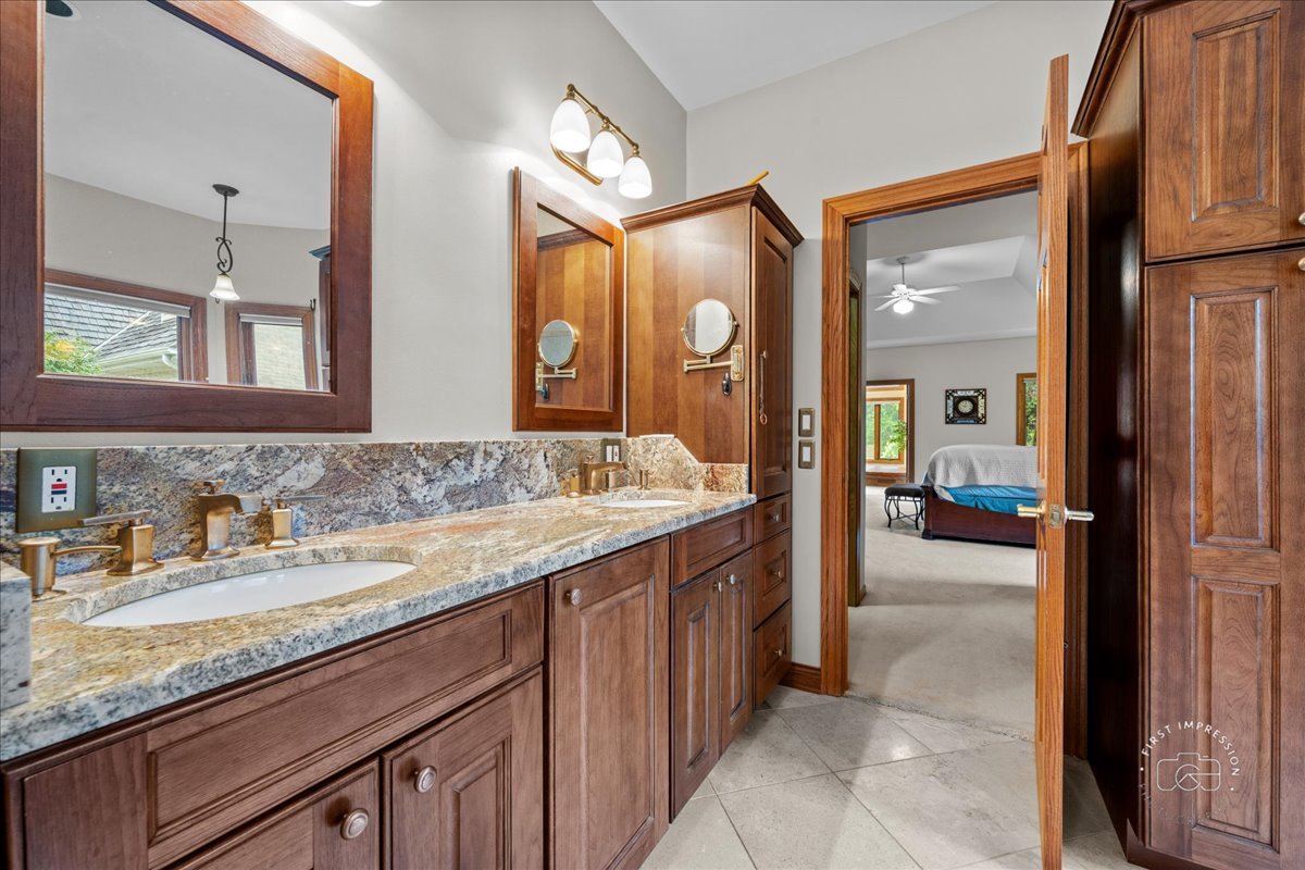 36 Oak Bluff Court Naperville IL 60565