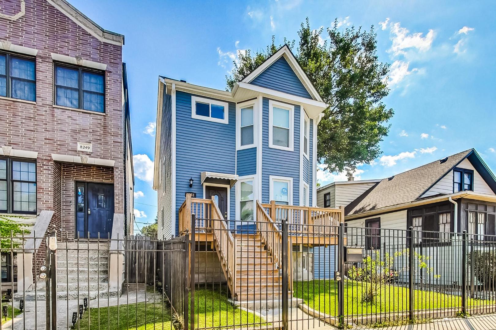 8251 South East End Avenue Chicago IL 60617