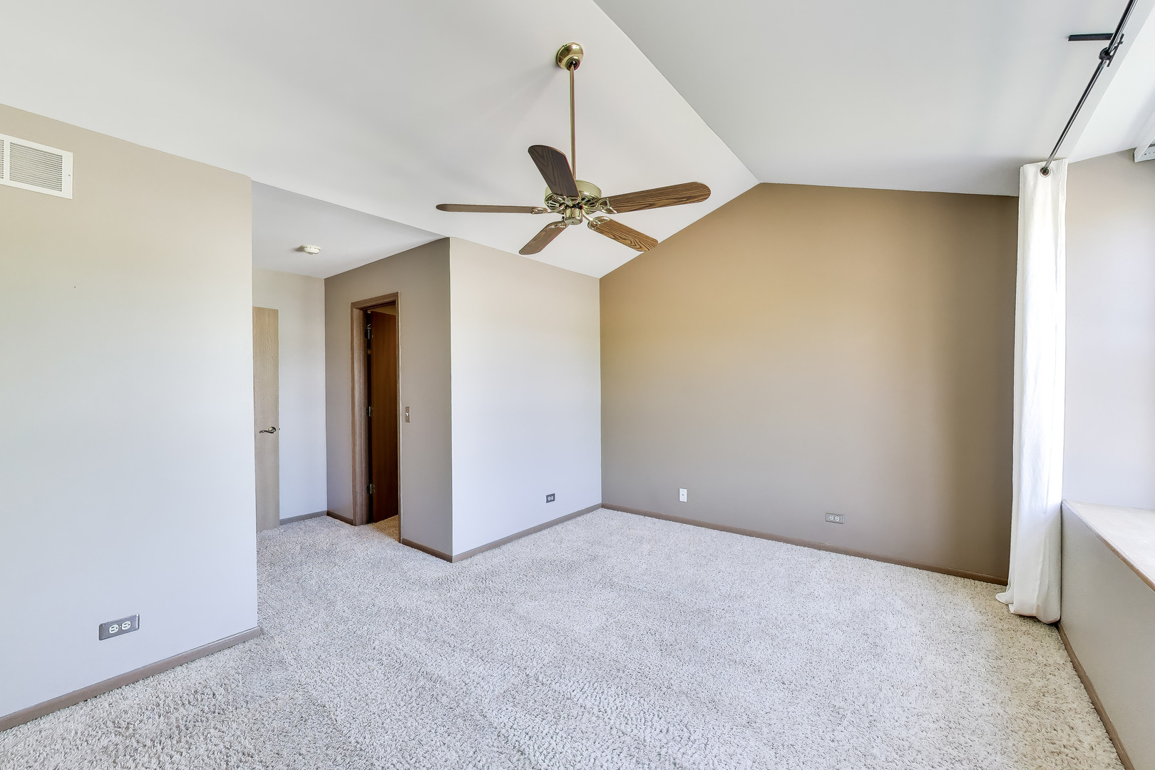 934 Viewpoint Drive Lake In The Hills IL 60156
