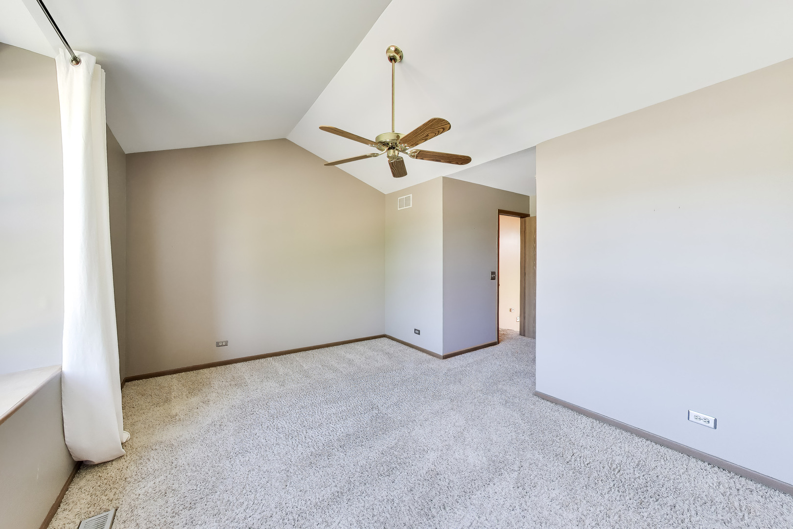 934 Viewpoint Drive Lake In The Hills IL 60156
