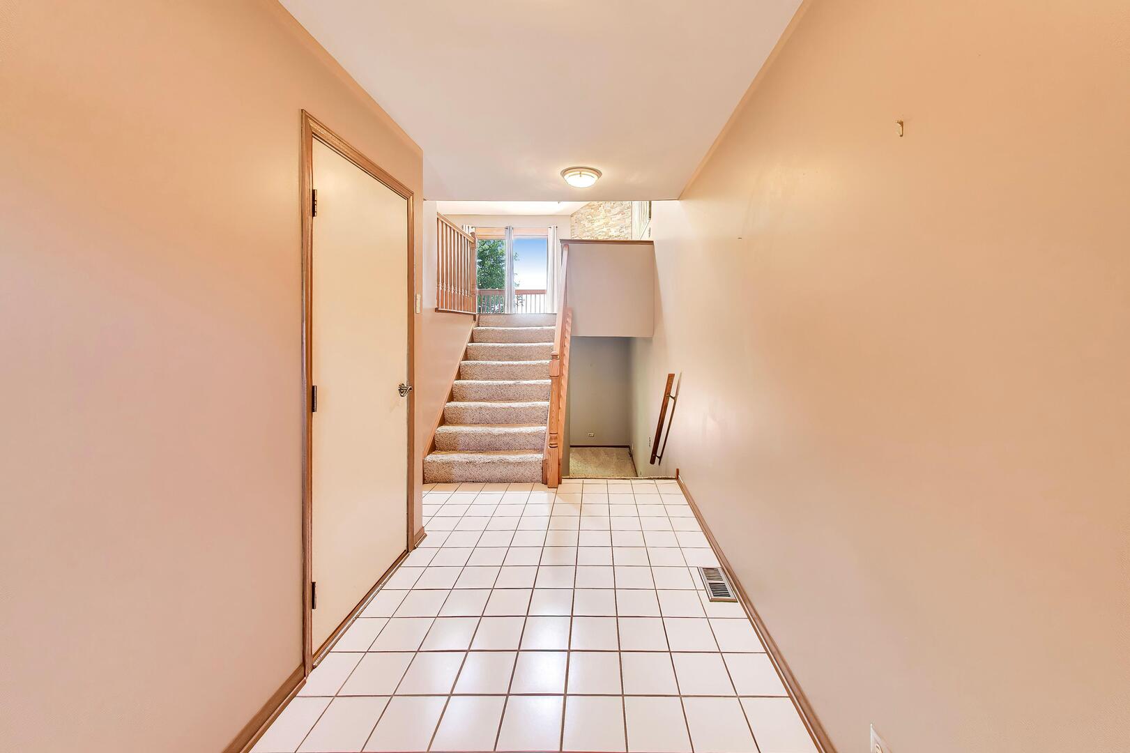934 Viewpoint Drive Lake In The Hills IL 60156