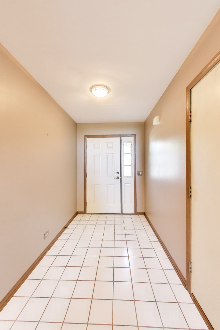 934 Viewpoint Drive Lake In The Hills IL 60156