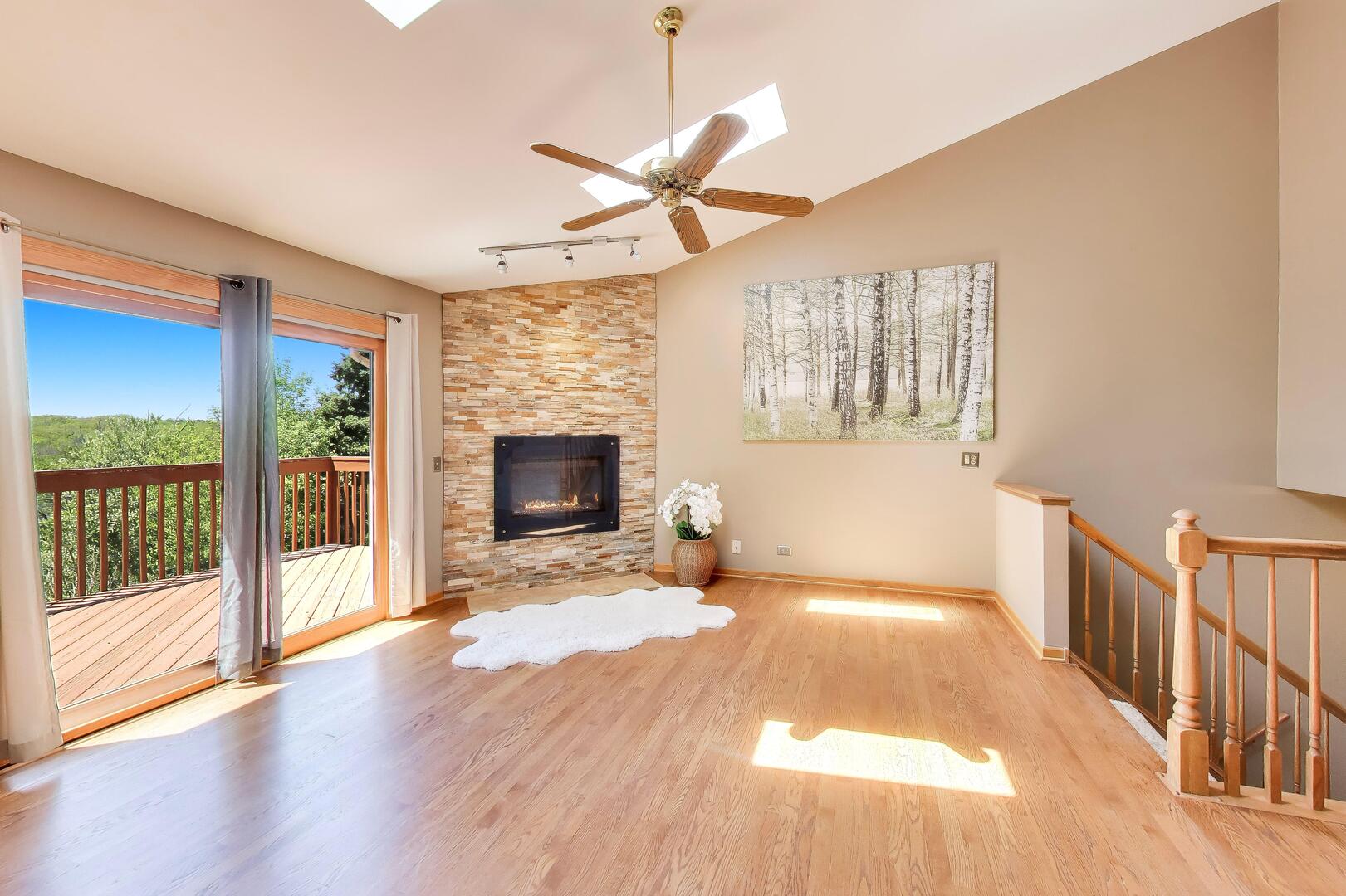 934 Viewpoint Drive Lake In The Hills IL 60156