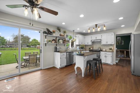 802 Andrea Drive Manhattan IL 60442