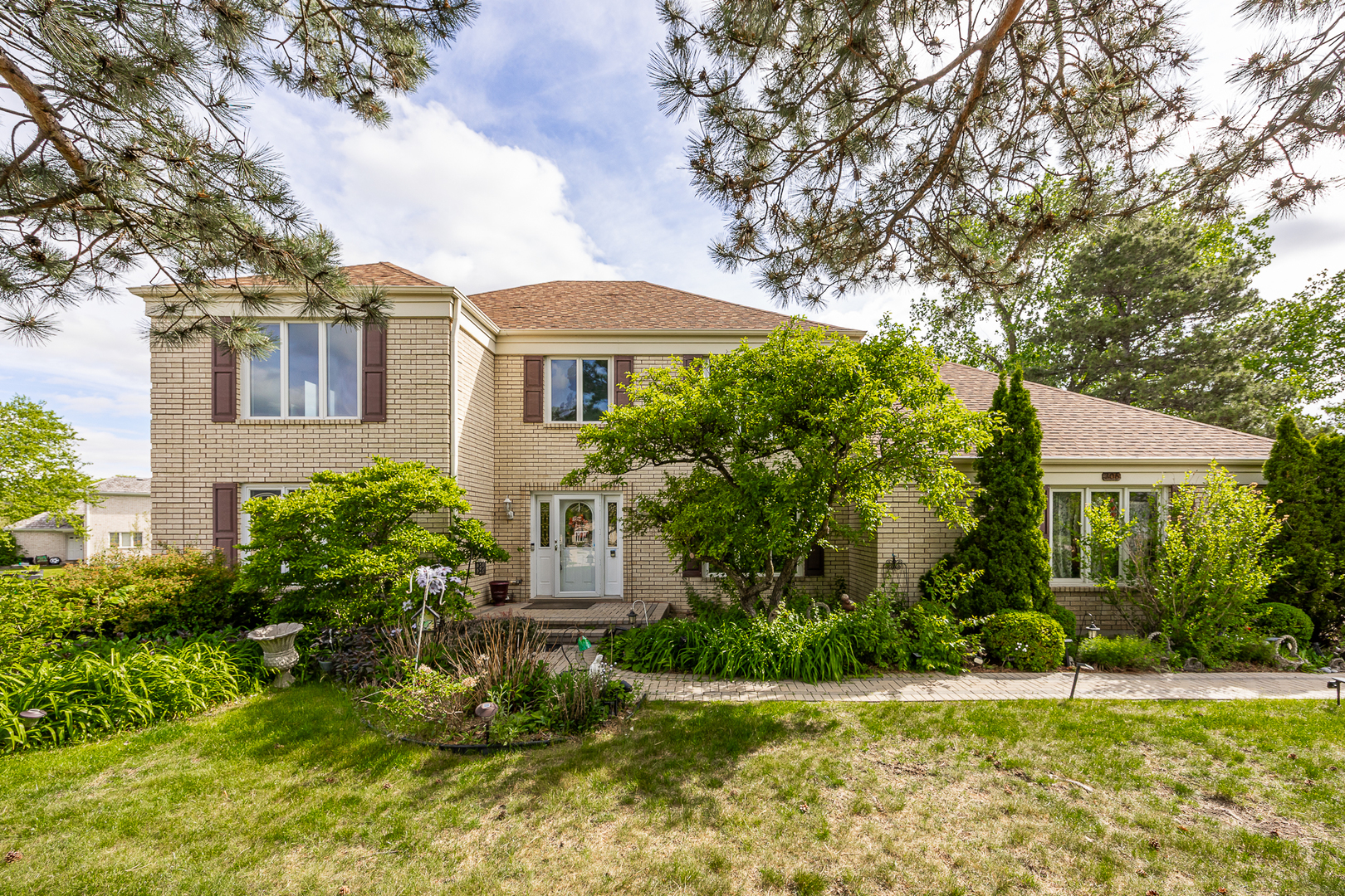 306 Woodview Court Oak Brook IL 60523