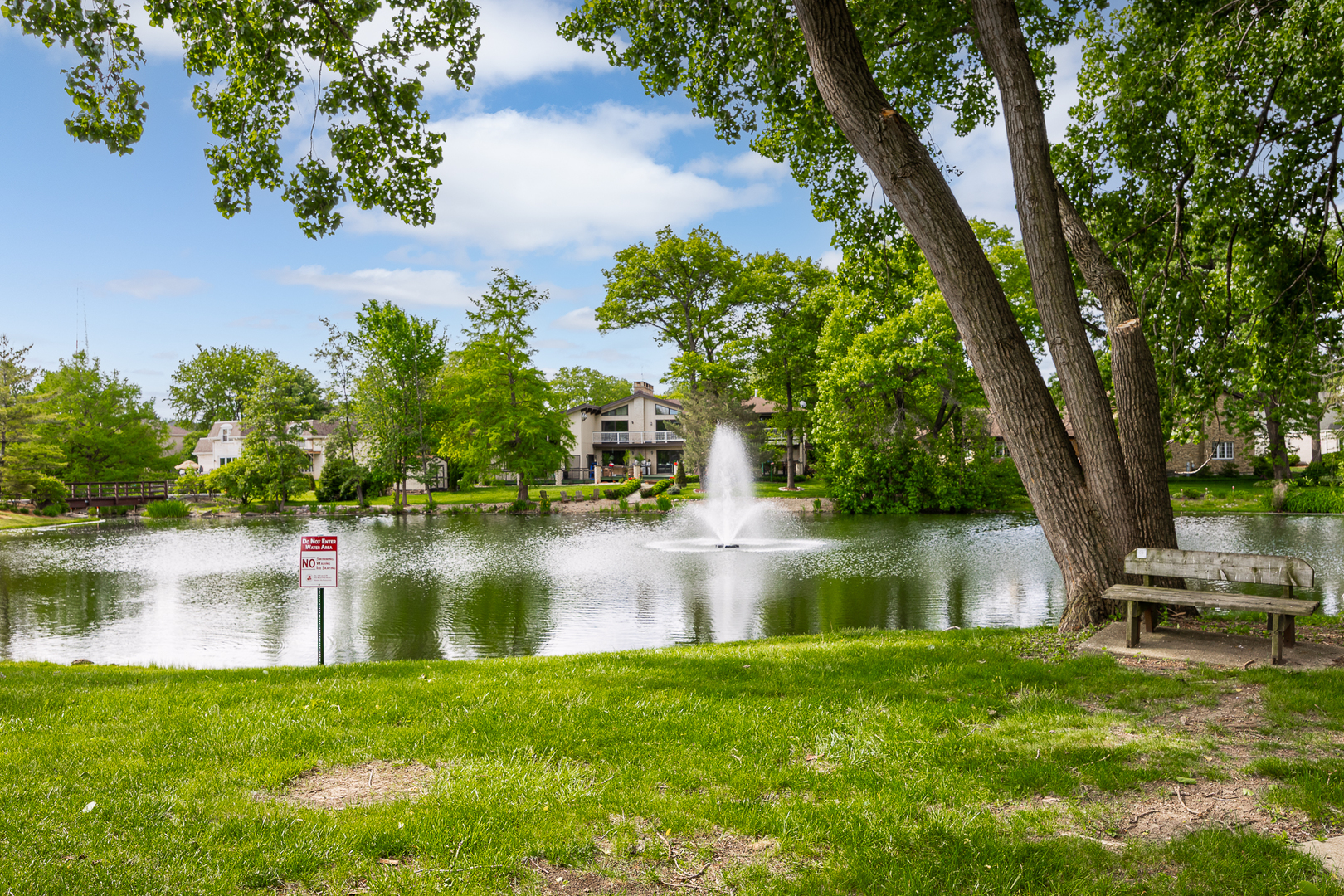 306 Woodview Court Oak Brook IL 60523