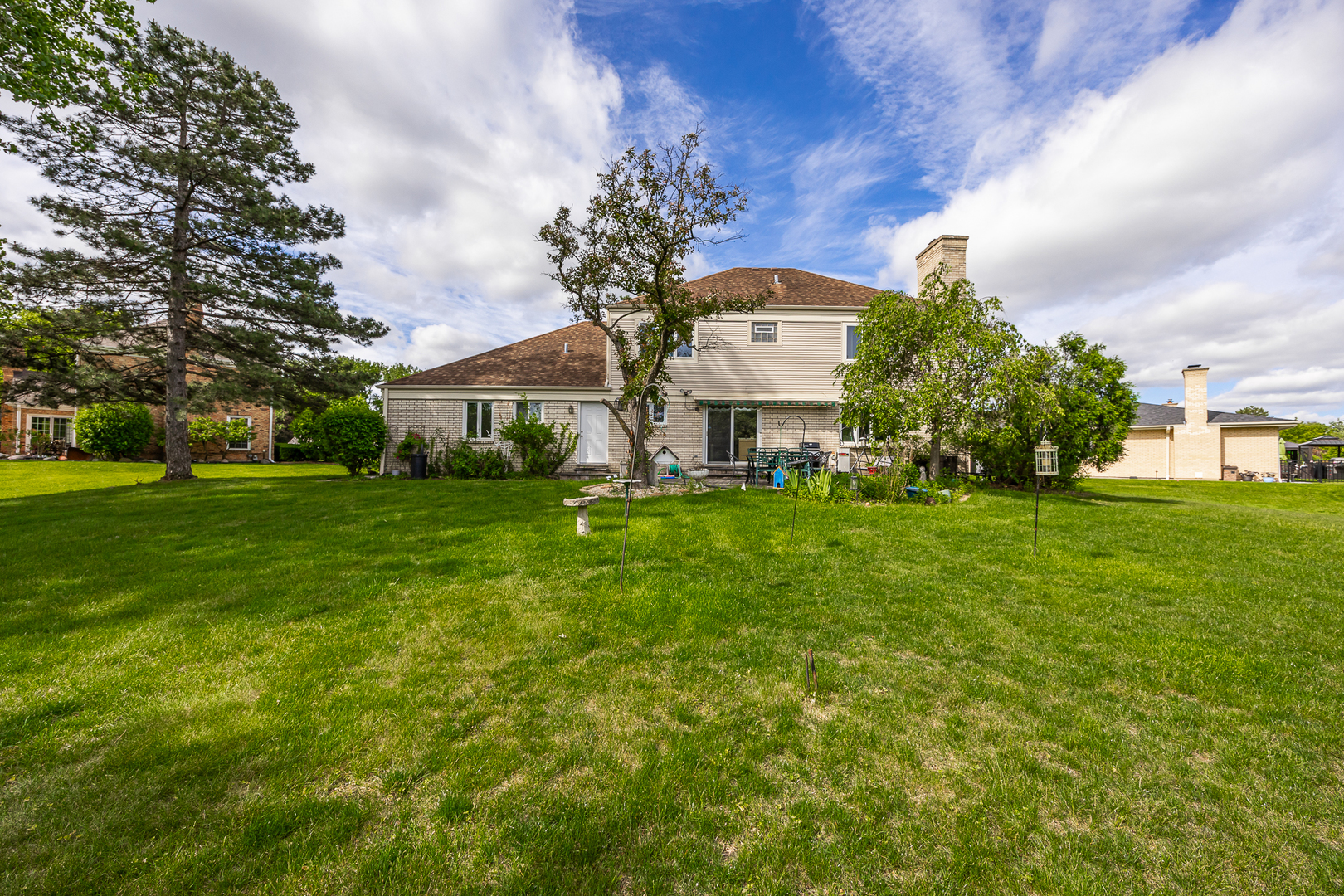 306 Woodview Court Oak Brook IL 60523