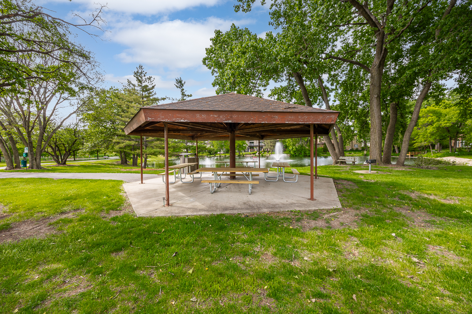 306 Woodview Court Oak Brook IL 60523