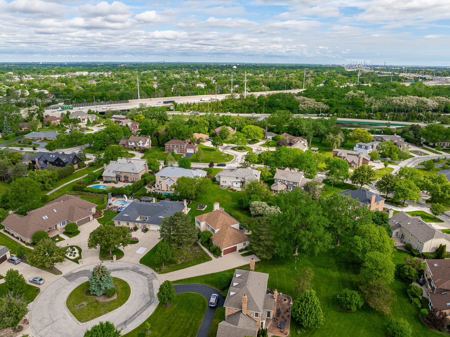 306 Woodview Court Oak Brook IL 60523
