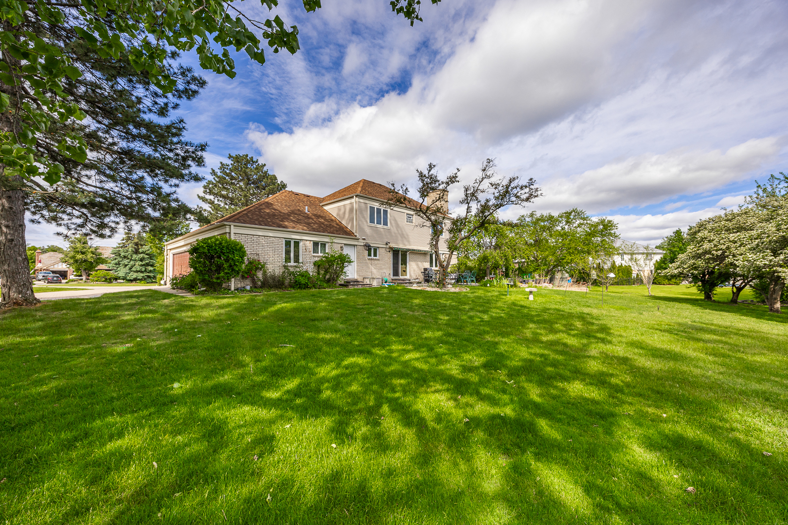 306 Woodview Court Oak Brook IL 60523