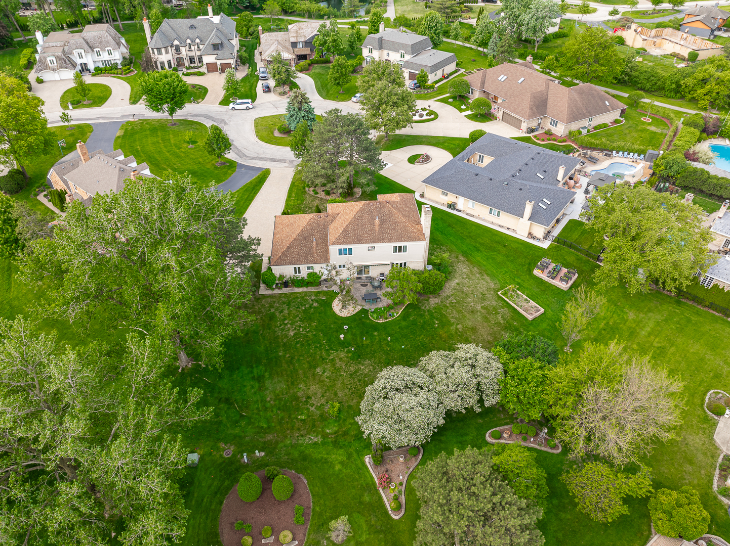 306 Woodview Court Oak Brook IL 60523