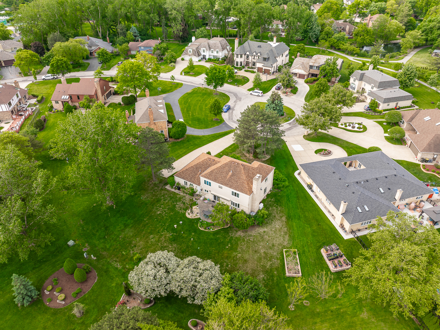 306 Woodview Court Oak Brook IL 60523