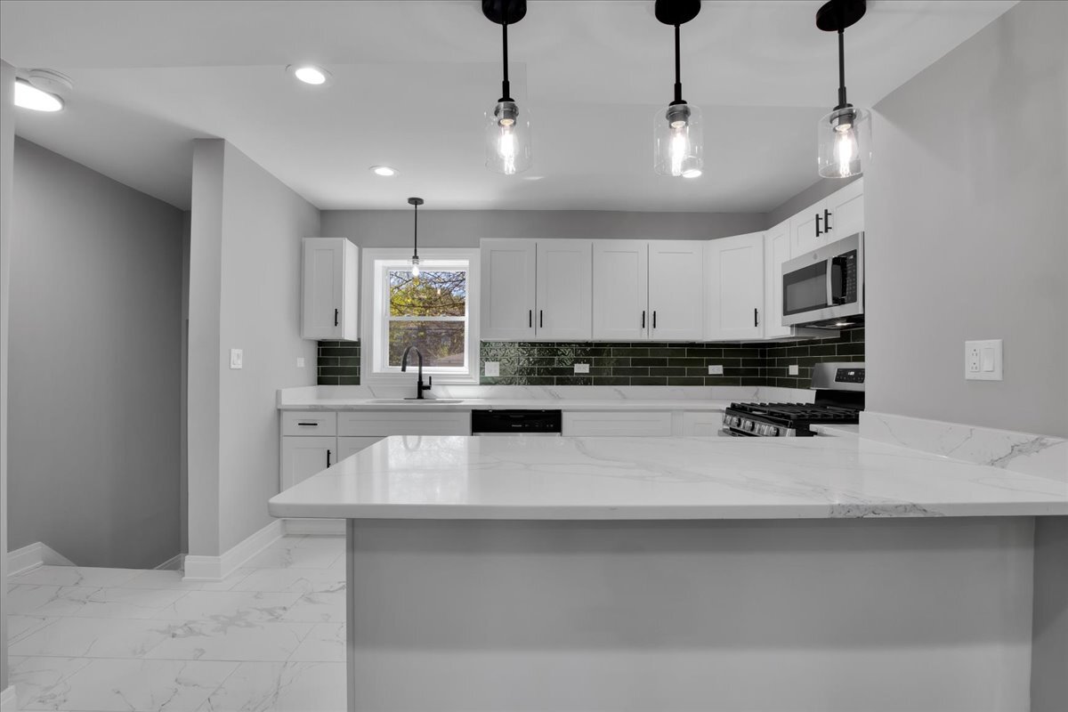 735 East 105th Street Chicago IL 60628