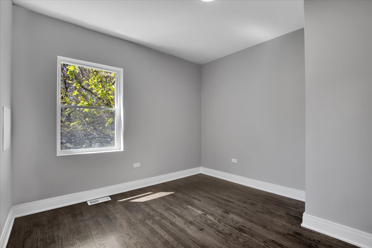 735 East 105th Street Chicago IL 60628