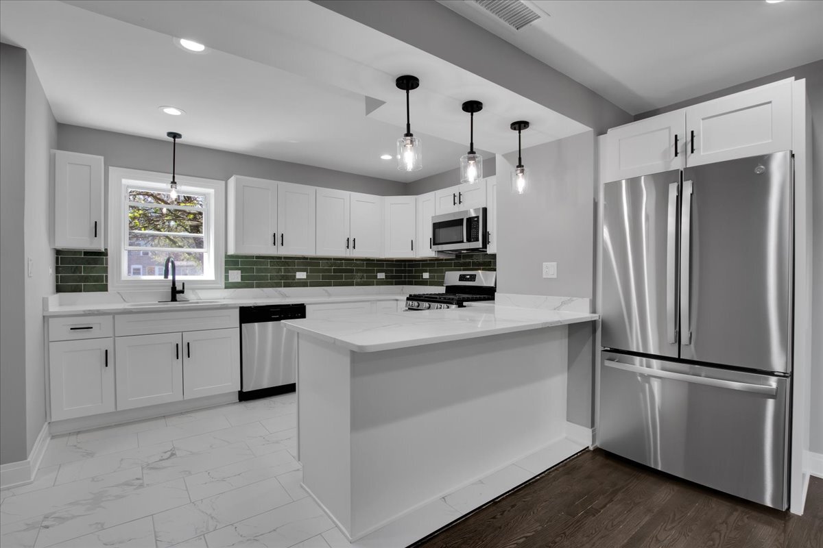 735 East 105th Street Chicago IL 60628