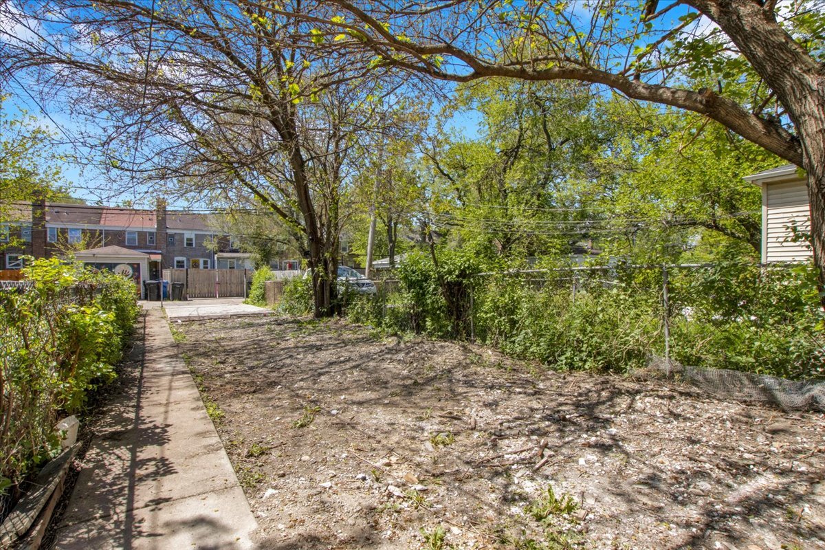 735 East 105th Street Chicago IL 60628