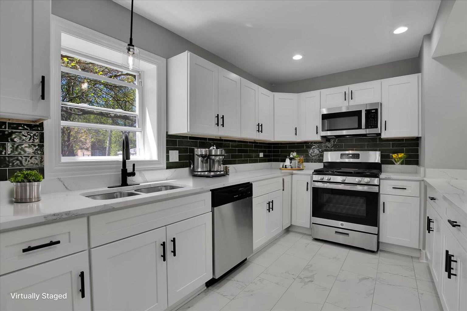 735 East 105th Street Chicago IL 60628
