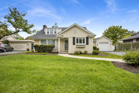 61 Harris Avenue Clarendon Hills IL 60514