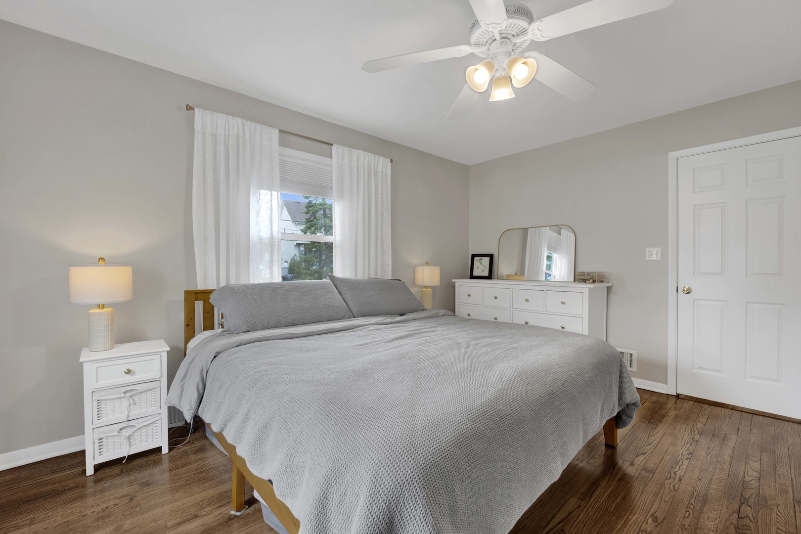 61 Harris Avenue Clarendon Hills IL 60514