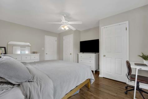 61 Harris Avenue Clarendon Hills IL 60514