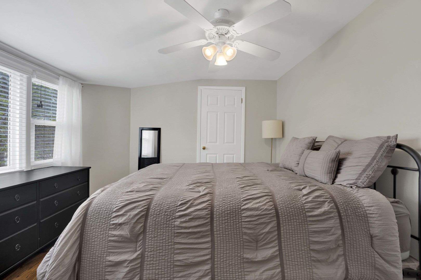 61 Harris Avenue Clarendon Hills IL 60514