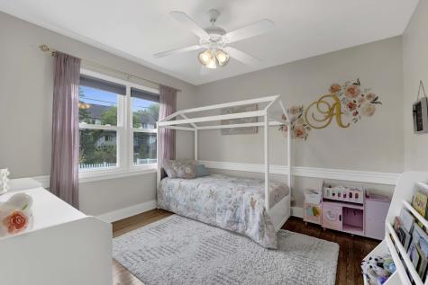 61 Harris Avenue Clarendon Hills IL 60514