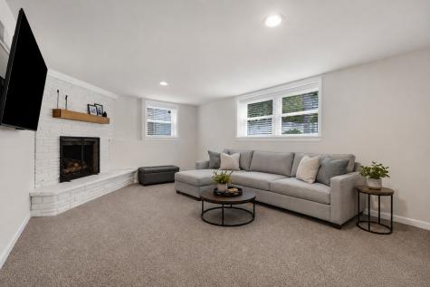 61 Harris Avenue Clarendon Hills IL 60514