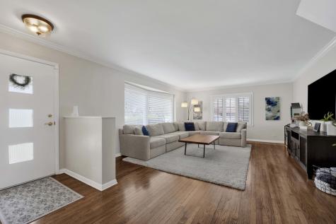 61 Harris Avenue Clarendon Hills IL 60514