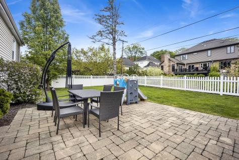 61 Harris Avenue Clarendon Hills IL 60514