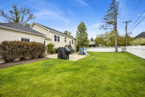 61 Harris Avenue Clarendon Hills IL 60514