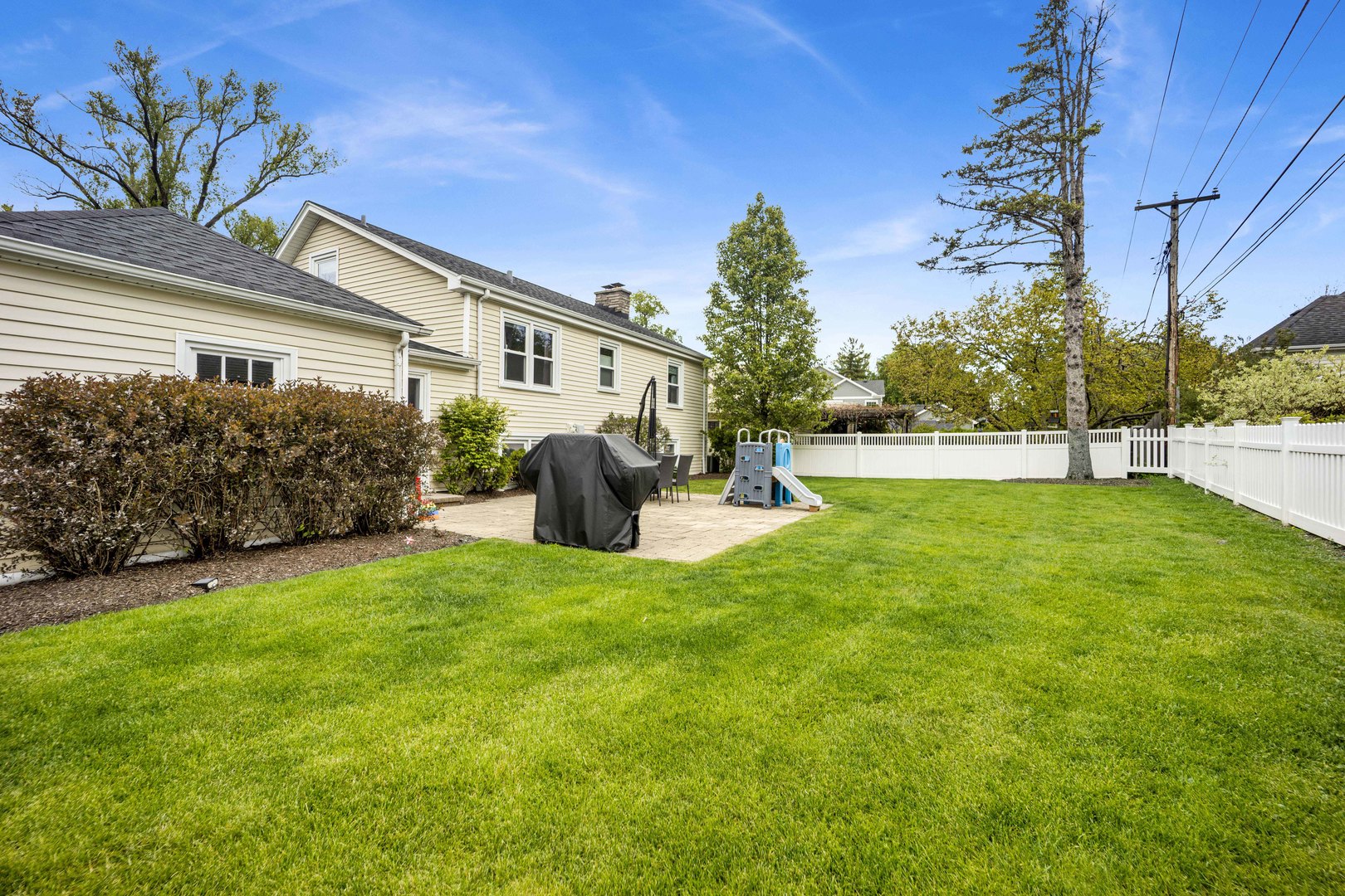 61 Harris Avenue Clarendon Hills IL 60514