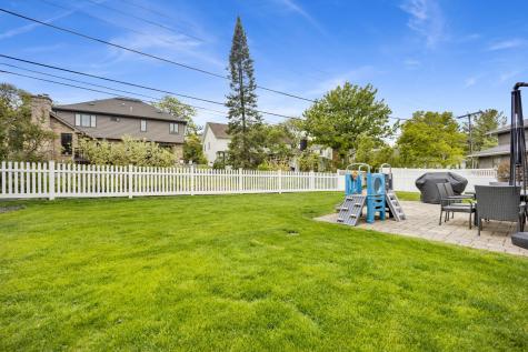 61 Harris Avenue Clarendon Hills IL 60514
