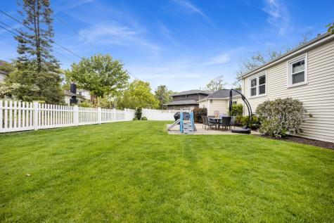 61 Harris Avenue Clarendon Hills IL 60514