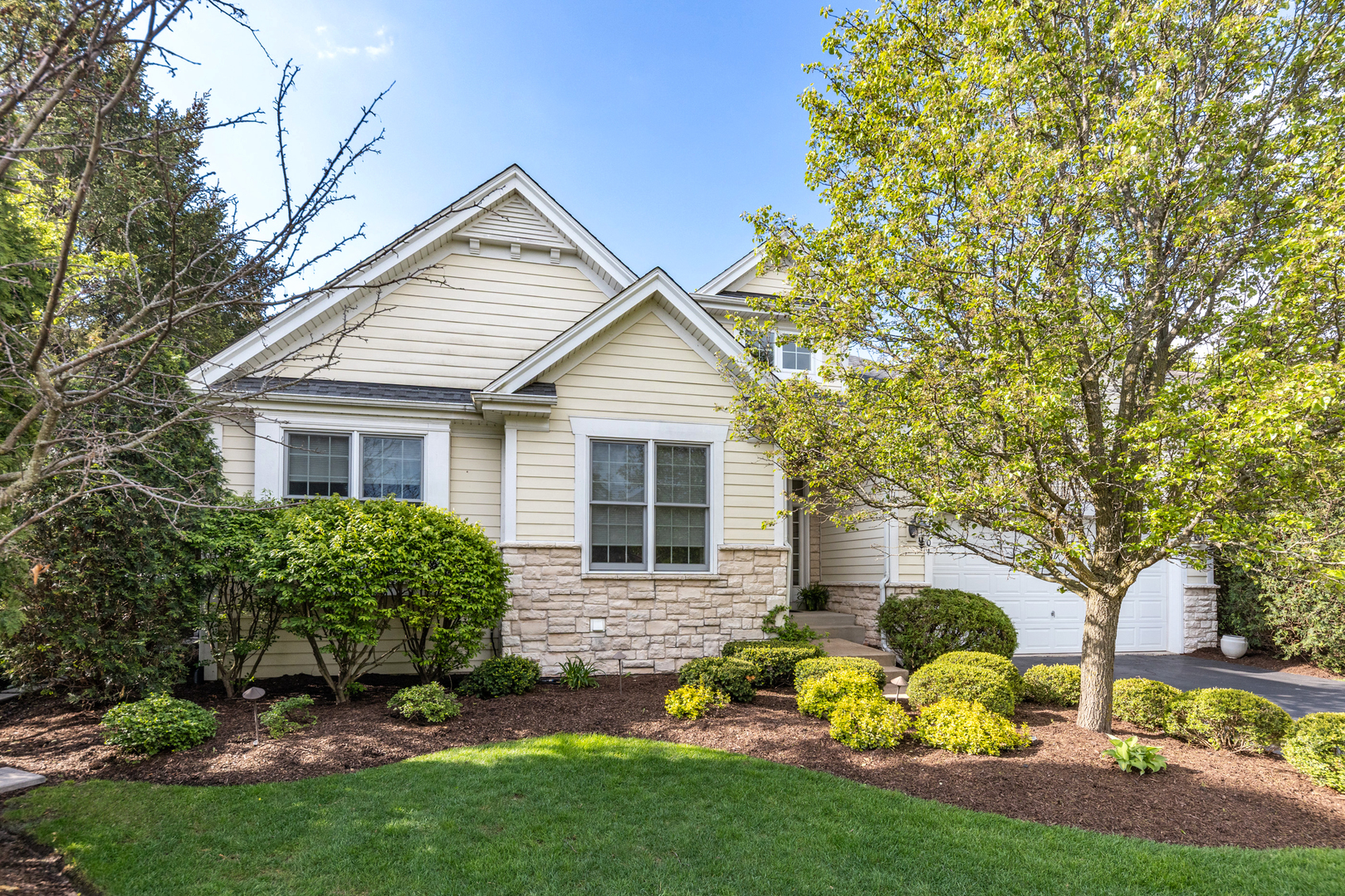 2701 West Walnut Court Woodridge IL 60517