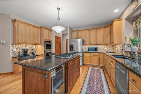 1702 King Richard Circle St. Charles IL 60174