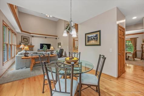 1702 King Richard Circle St. Charles IL 60174