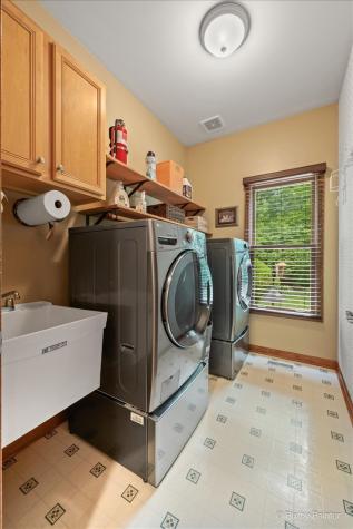 1702 King Richard Circle St. Charles IL 60174