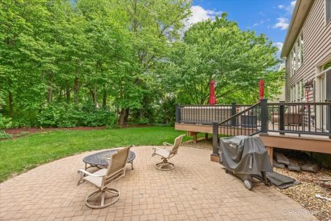 1702 King Richard Circle St. Charles IL 60174