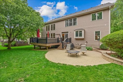 1702 King Richard Circle St. Charles IL 60174
