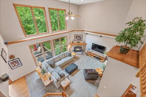 1702 King Richard Circle St. Charles IL 60174