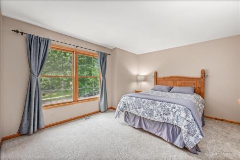 1702 King Richard Circle St. Charles IL 60174