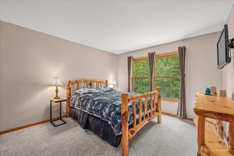1702 King Richard Circle St. Charles IL 60174