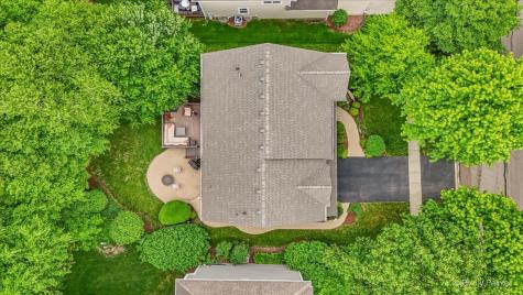 1702 King Richard Circle St. Charles IL 60174