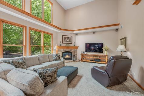 1702 King Richard Circle St. Charles IL 60174