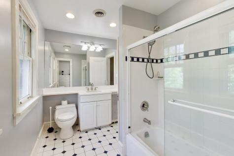 625 East Center Avenue Lake Bluff IL 60044