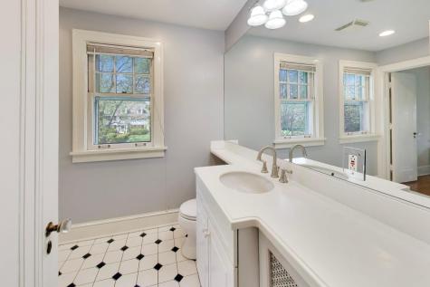 625 East Center Avenue Lake Bluff IL 60044