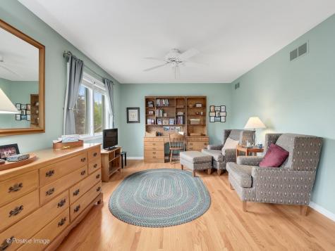 517 Renn Court Wheaton IL 60187